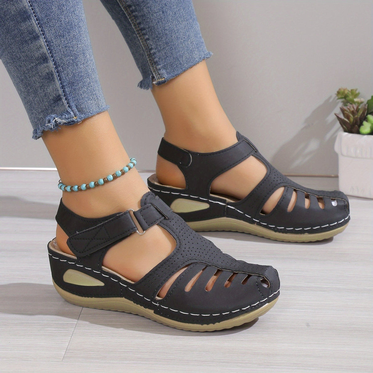 Sharon – Orthopaedic Closed-Toe Cut-Out Wedge Sandals