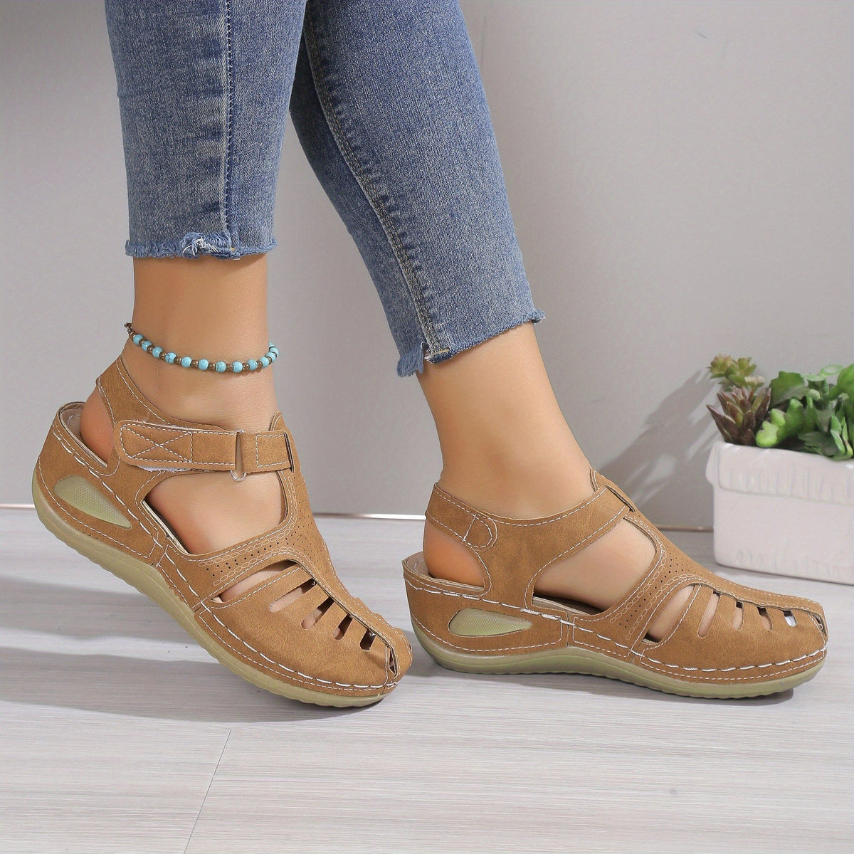 Sharon – Orthopaedic Closed-Toe Cut-Out Wedge Sandals