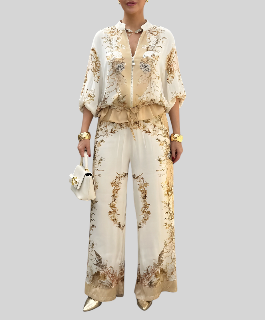 Wattle & Vale Melbourne Leila tweedelige set met vintage print, V-hals, wijde broek en gouden accenten.