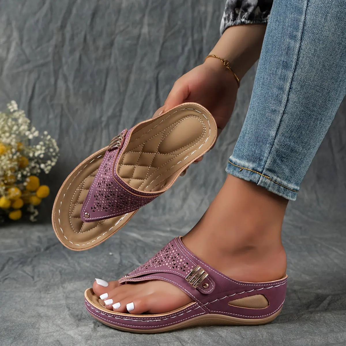 Sabina – Orthopaedic Toe-Post Wedge Slides