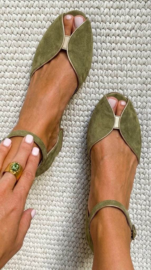 Joanna – Elegant Sage Green Sandals