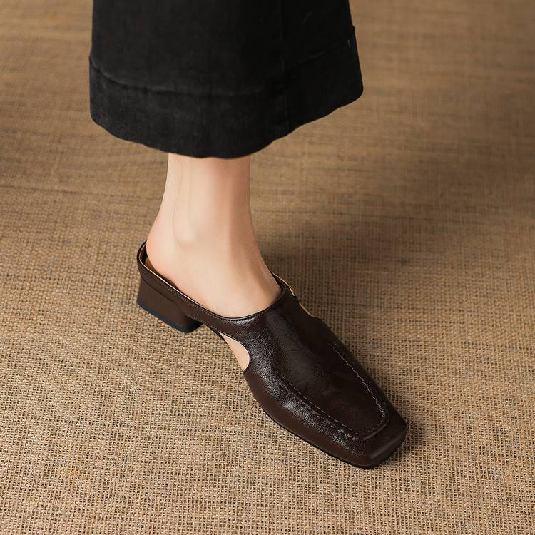 Vyla | Chain Detail Mules