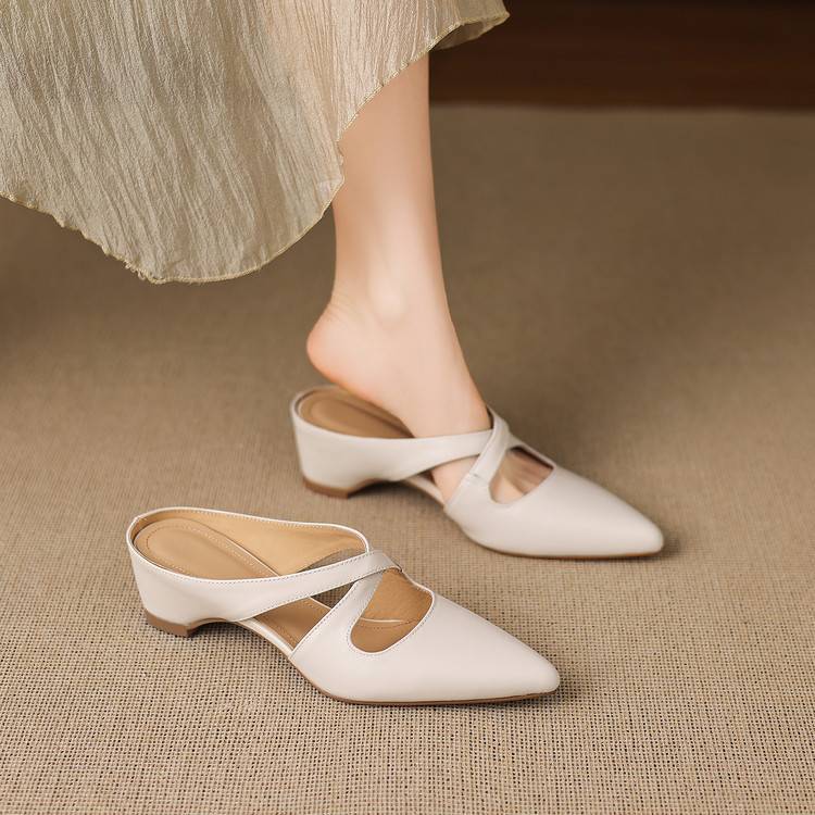 Selva – Refined Low-Heel Mules