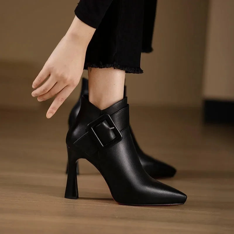 Albertine women's buckle pointed-toe ankle boots