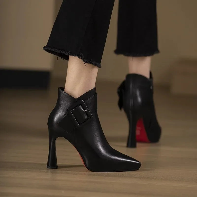 Albertine women's buckle pointed-toe ankle boots