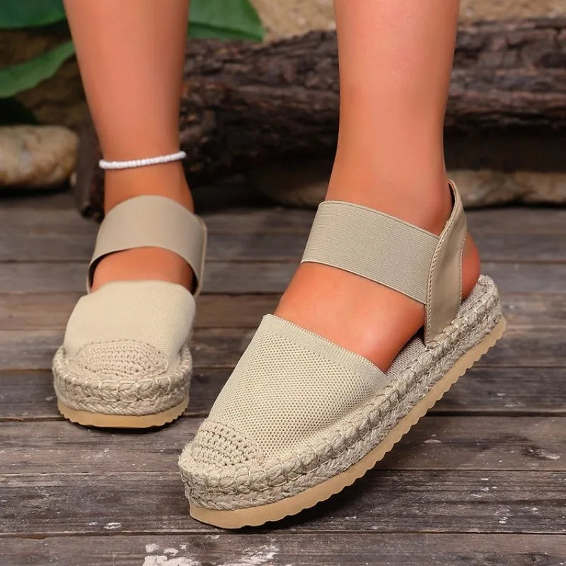 Delia in Beige