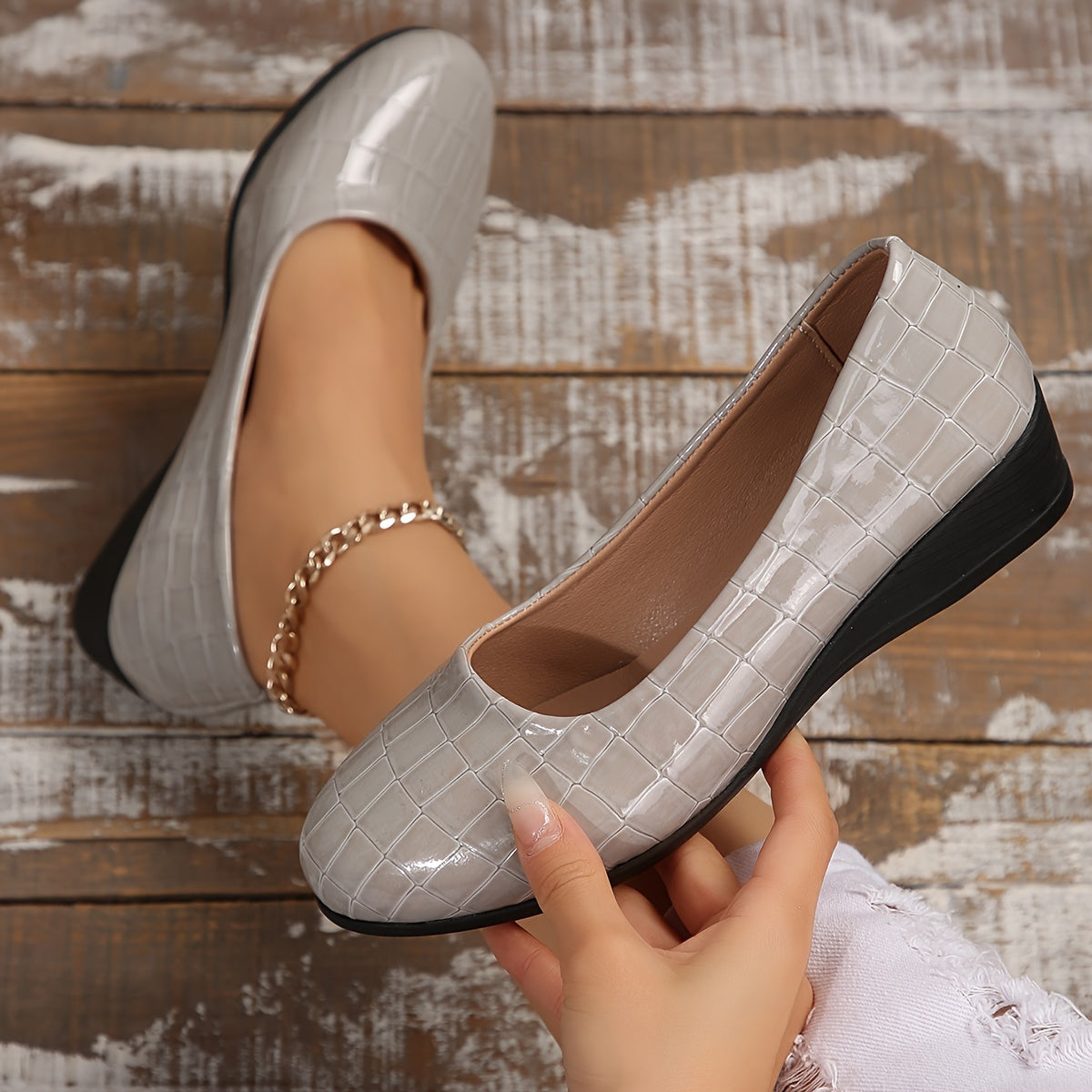 Coral Glossy Low-Wedge Pumps – Grey