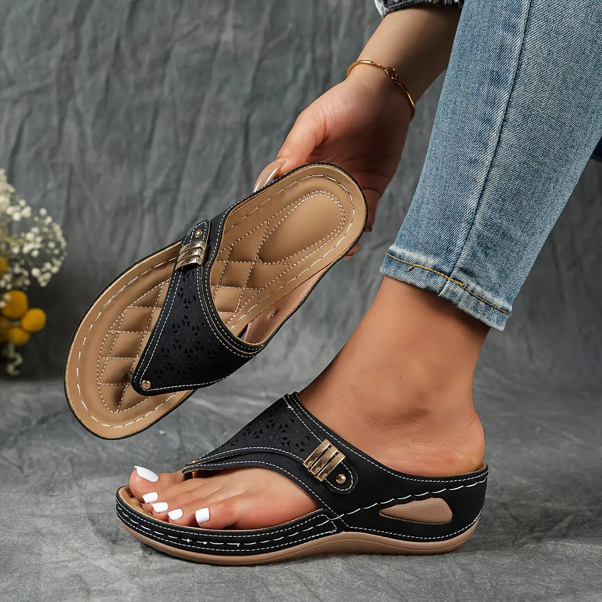 Sabina – Orthopaedic Toe-Post Wedge Slides