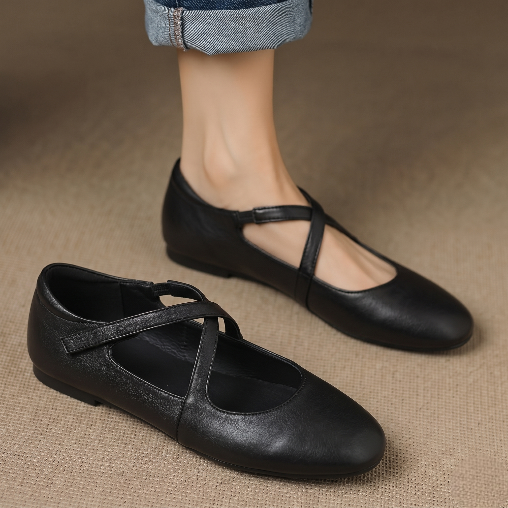 Zeor | Cross-Strap Comfort Flats