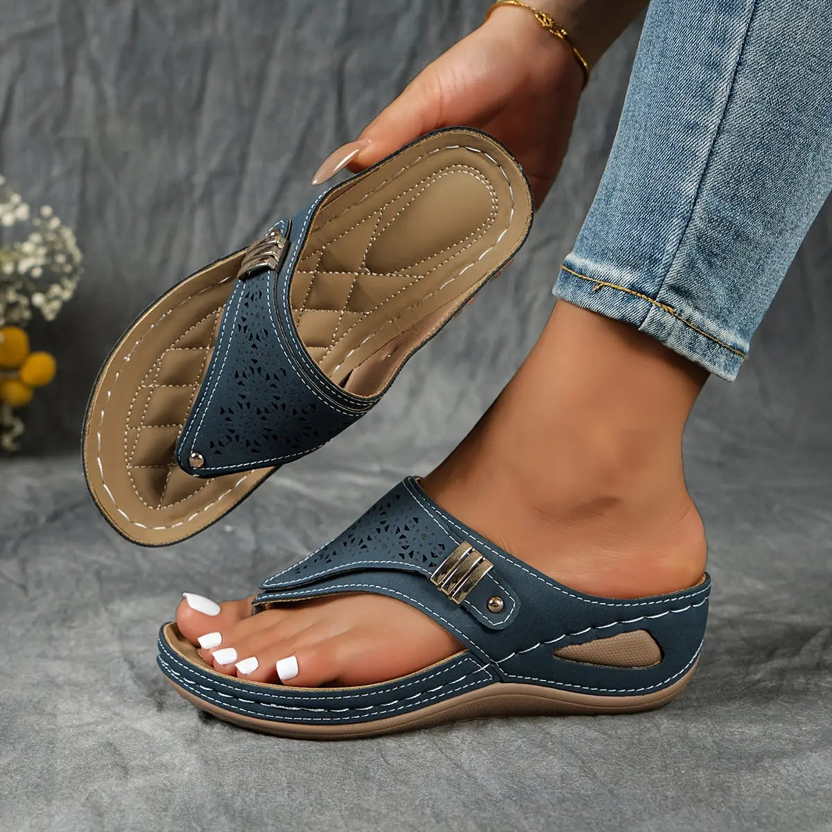 Sabina – Orthopaedic Toe-Post Wedge Slides