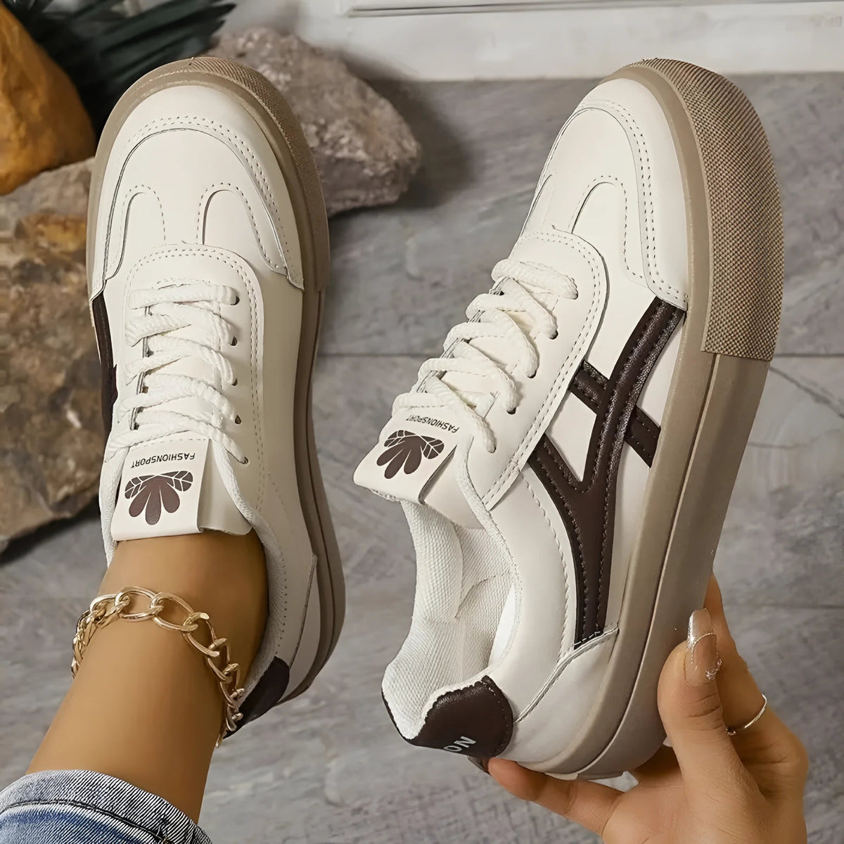 Lara™ | Orthopaedic trainers