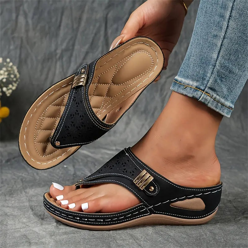 Sabina – Orthopaedic Toe-Post Wedge Slides