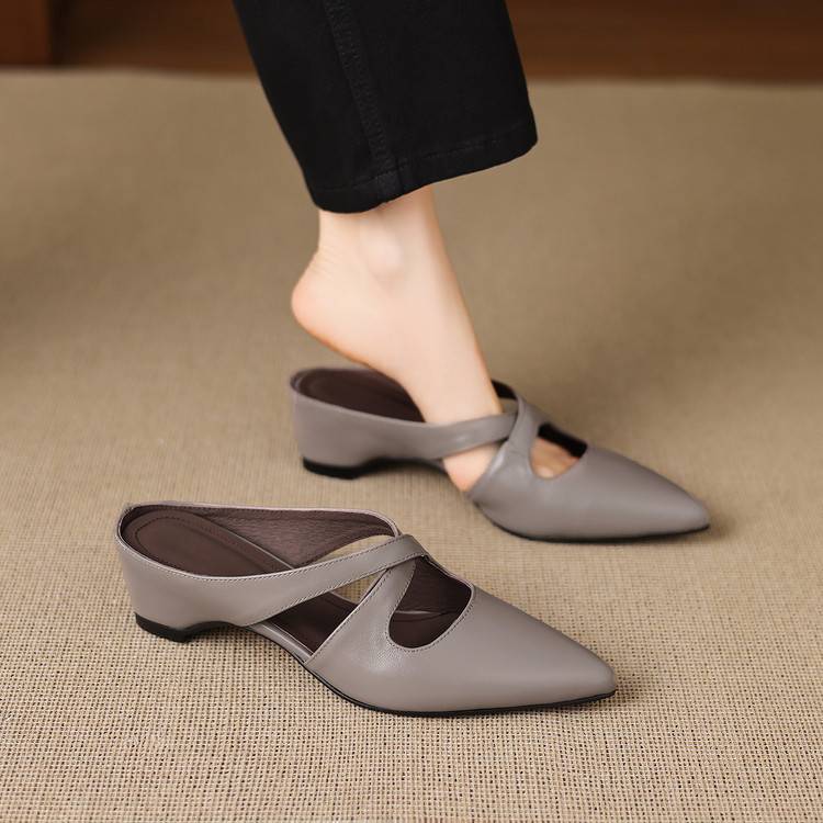 Selva – Refined Low-Heel Mules