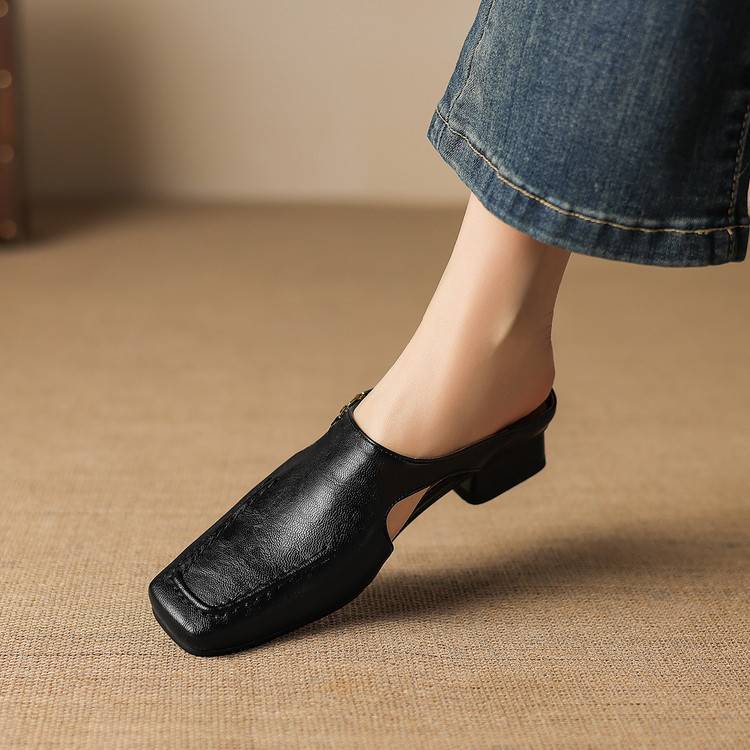 Vyla | Chain Detail Mules