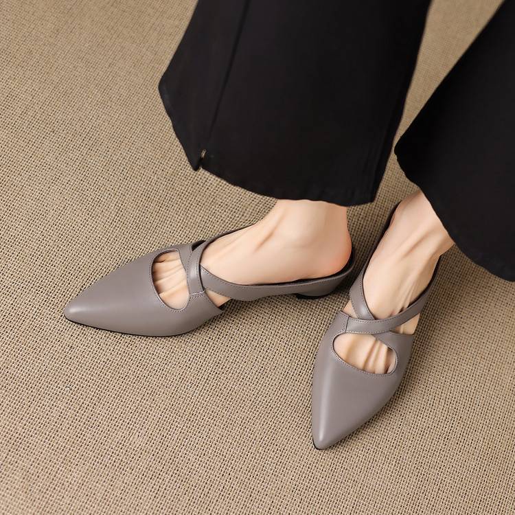 Selva – Refined Low-Heel Mules