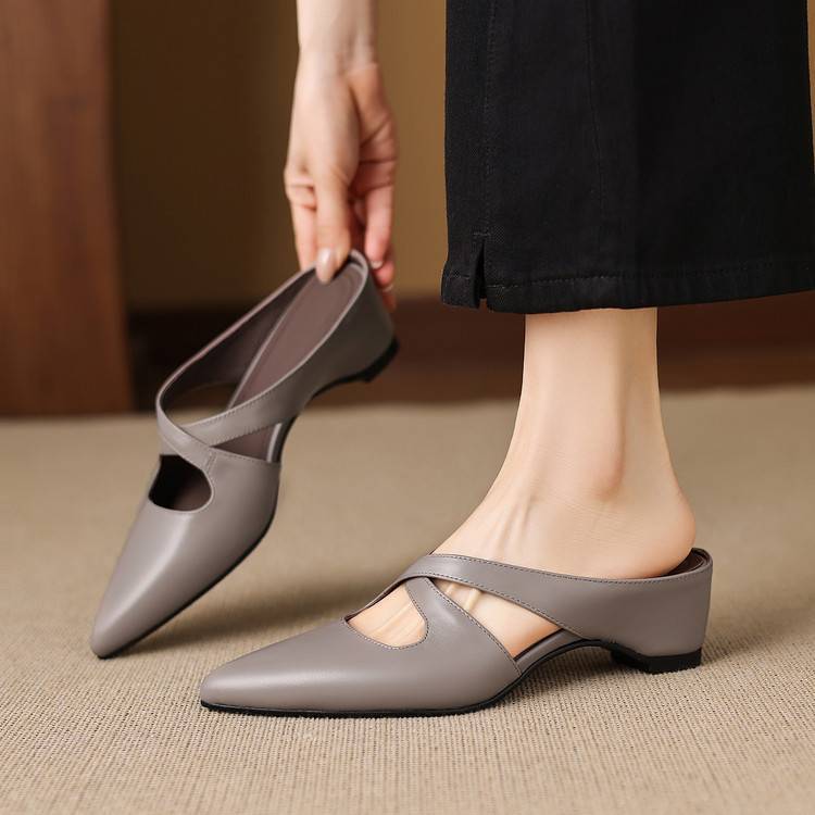 Selva – Refined Low-Heel Mules