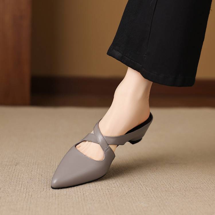 Selva – Refined Low-Heel Mules
