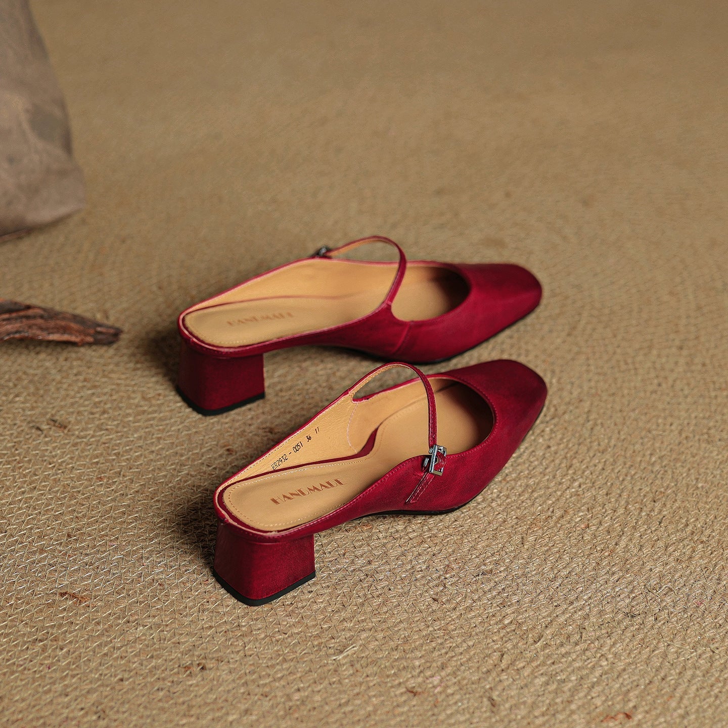 Esmer – Modern Minimal Mules