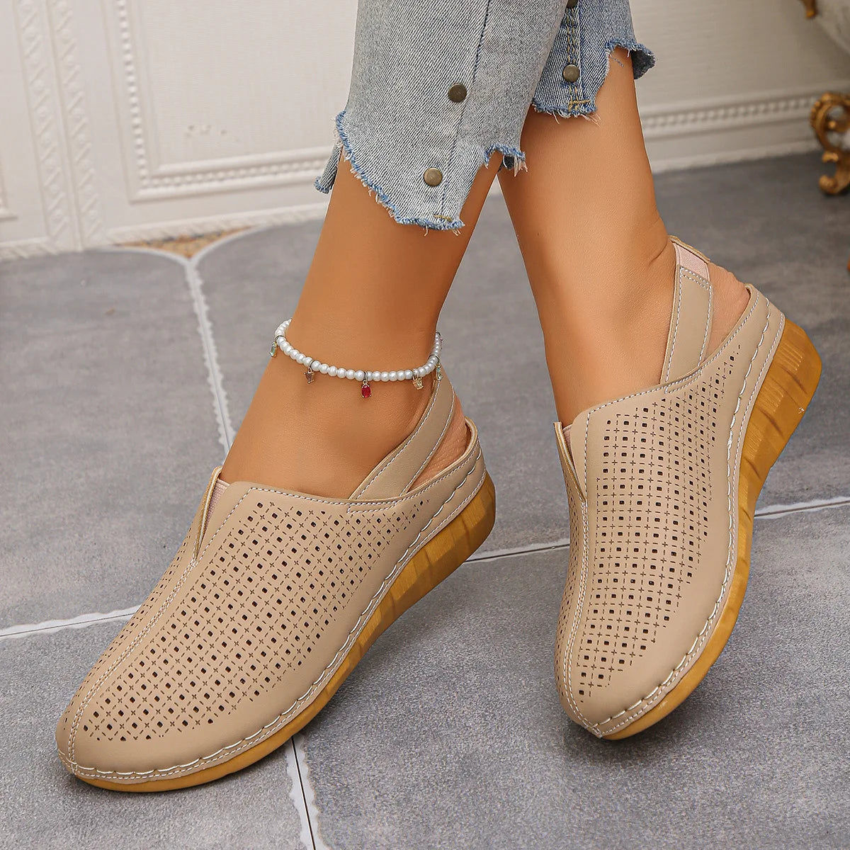 Dorothea in Khaki