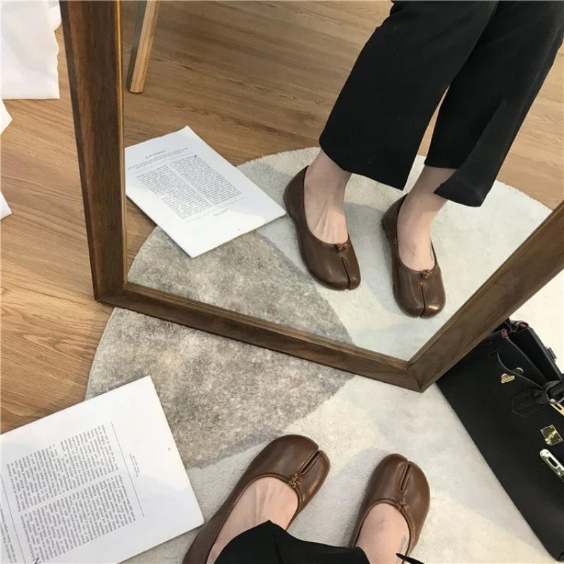 Olwen Split-Toe Ballet Flats – Brown