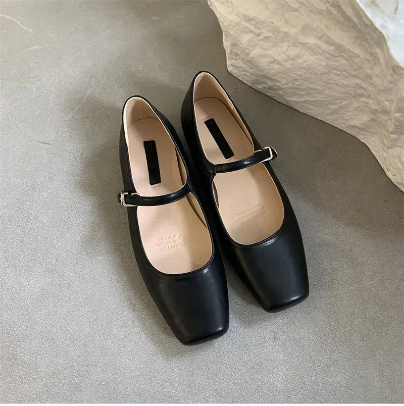Solenne in Black