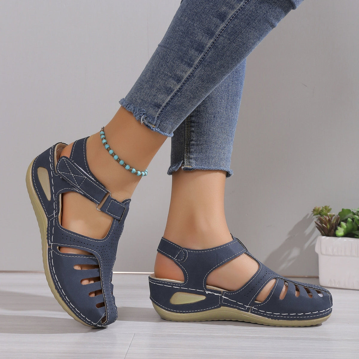 Sharon – Orthopaedic Closed-Toe Cut-Out Wedge Sandals