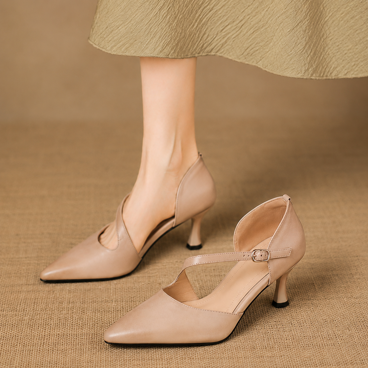 Avena | Crossover Strap Kitten Heels