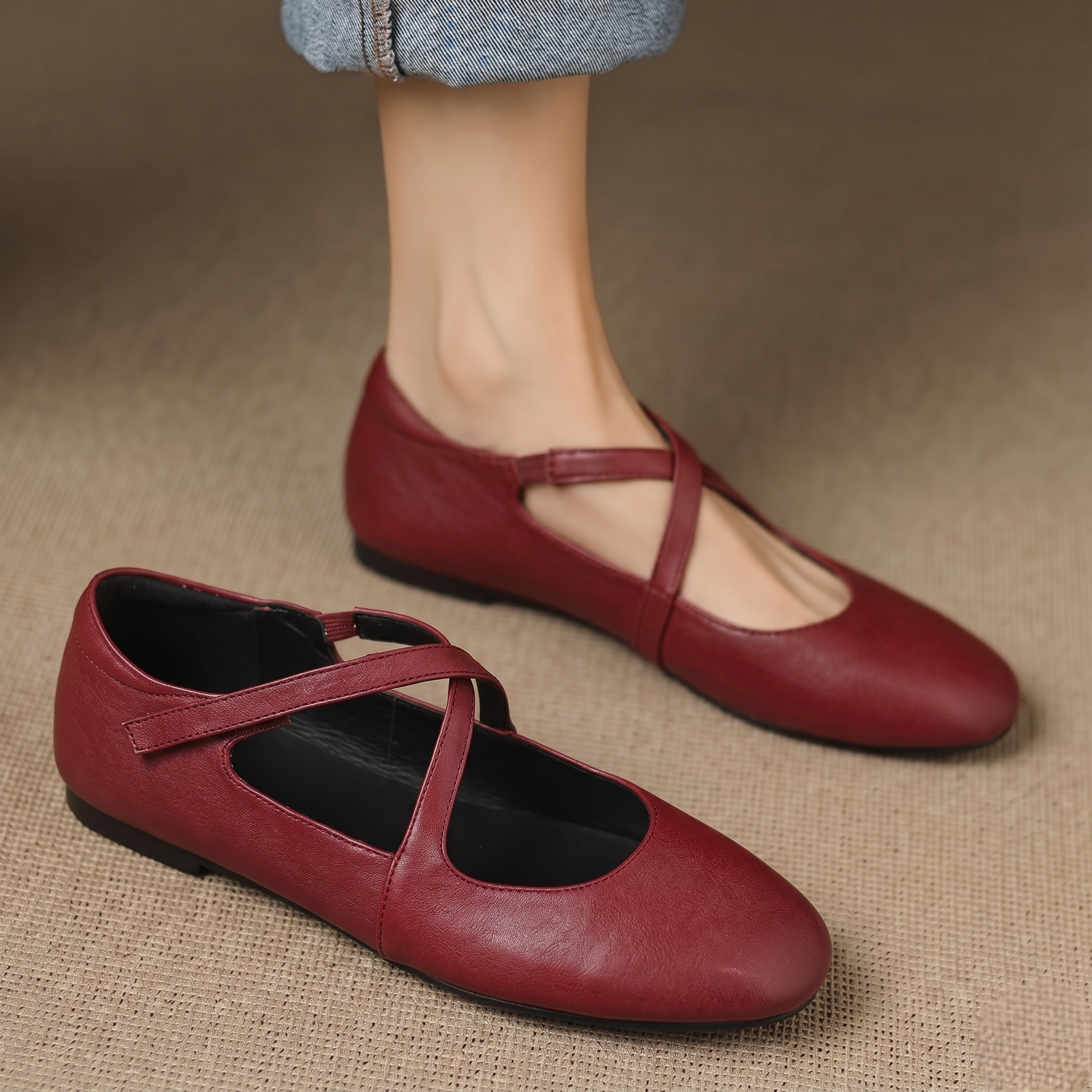 Zeor | Cross-Strap Comfort Flats