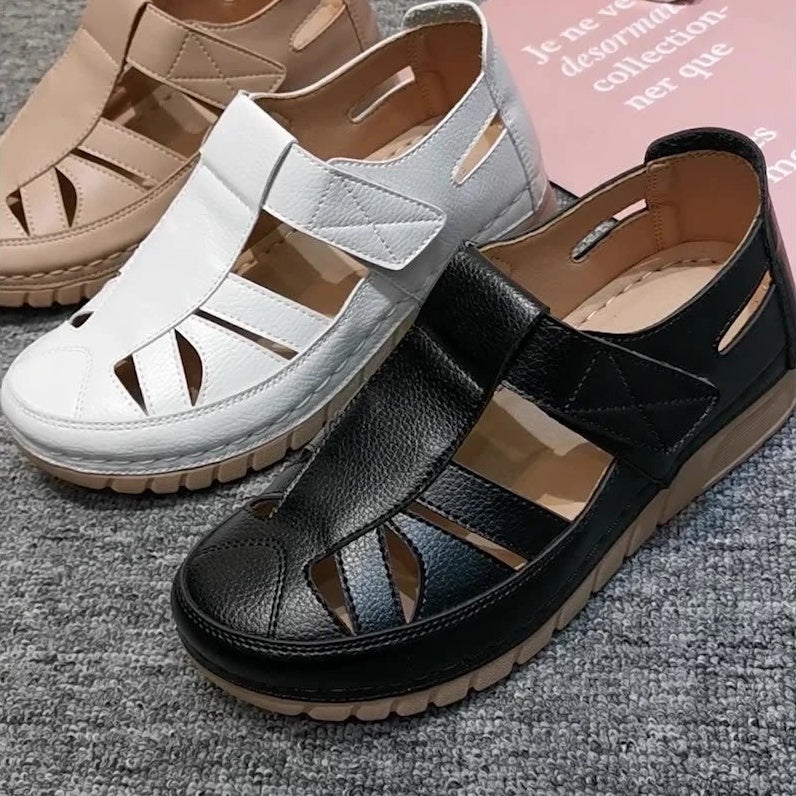 Lorelei sandals in White and Black